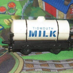 Thomas ERTL Diecast Train Engine Track Tidmouth Milk Tanker